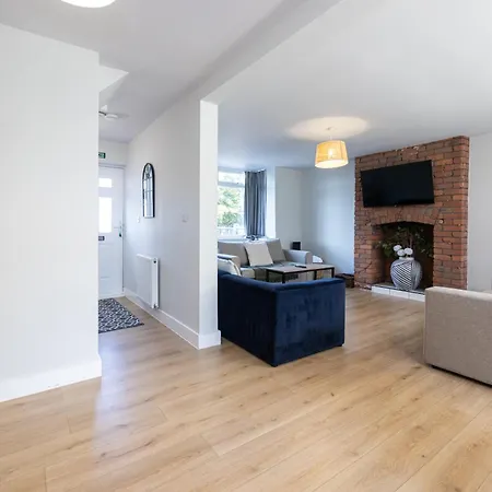 Spacious & Modern 3 Bedroom Home In Manchester - Private Parking Semesterbostad Manchester