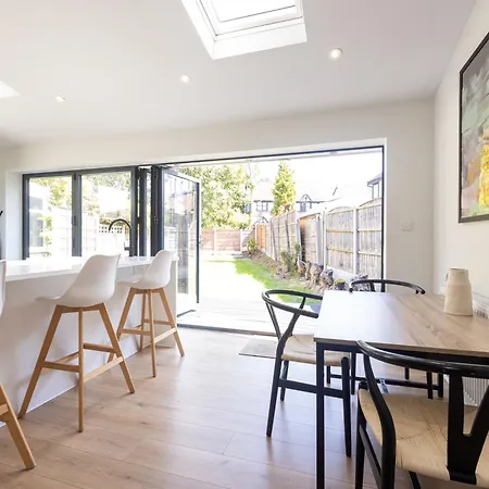 Spacious & Modern 3 Bedroom Home In Manchester - Private Parking Semesterbostad Manchester