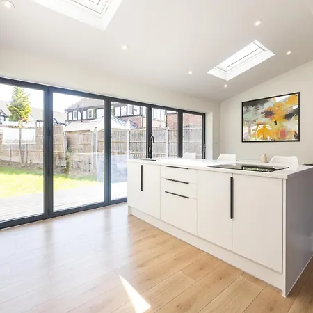 Spacious & Modern 3 Bedroom Home In Manchester - Private Parking * Manchester