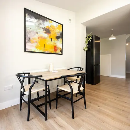 Spacious & Modern 3 Bedroom In - Private Parking Prázdninový dům Manchester