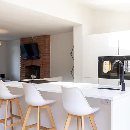 Semesterbostad Spacious & Modern 3 Bedroom Home In Manchester - Private Parking *