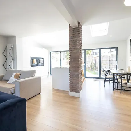 Semesterbostad Spacious & Modern 3 Bedroom Home In Manchester - Private Parking *