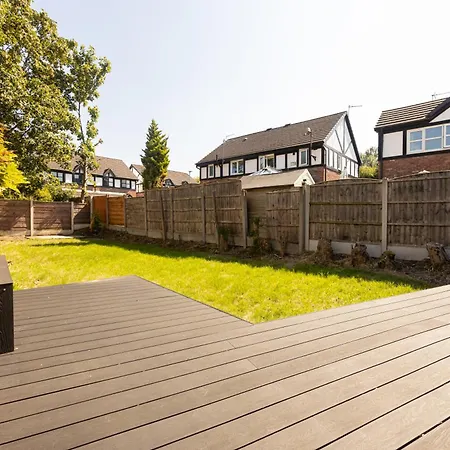 Spacious & Modern 3 Bedroom In - Private Parking Manchester