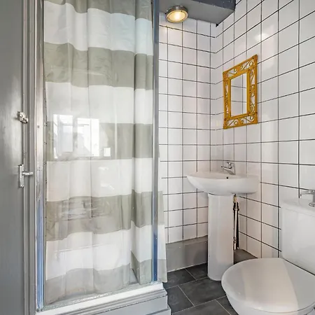 Guestready - Rose And Monkey Manchester