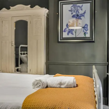 Guestready - Rose And Monkey * Manchester