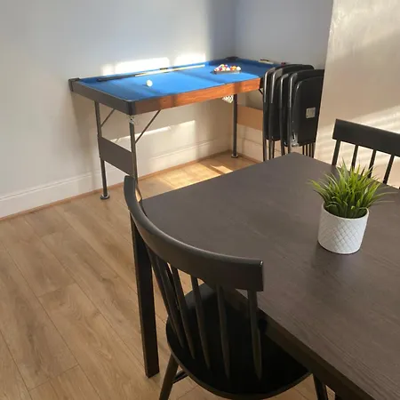 Holiday home Large 5-bedroom House In Salford-free Parking-sleeps 10 Manchester