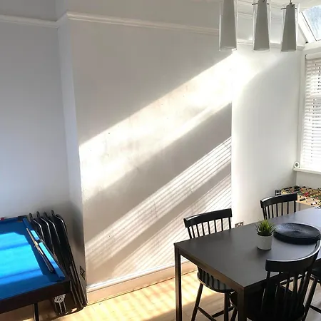 Large 5-bedroom House In Salford-free Parking-sleeps 10 Nyaraló *