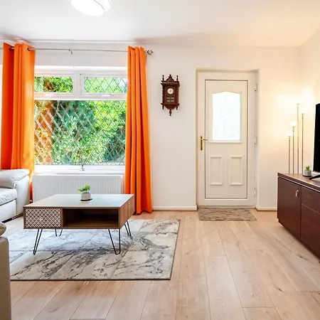Villa Ancoats Eden Centre - Free Parking - Contractor Business - 2 Bath - 3 Bedroom *