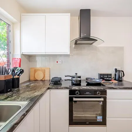 Villa Ancoats Eden Centre - Free Parking - Contractor Business - 2 Bath - 3 Bedroom *