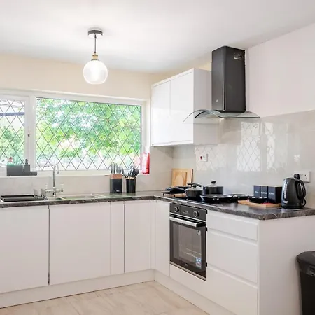Villa Ancoats Eden Centre - Free Parking - Contractor Business - 2 Bath - 3 Bedroom *