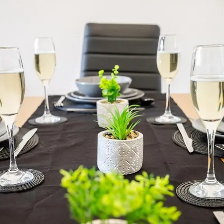 Ancoats Eden Centre - Free Parking - Contractor Business - 2 Bath - 3 Bedroom Villa