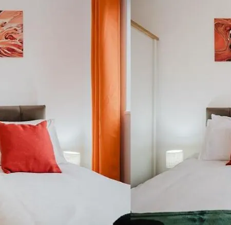 Villa Ancoats Eden Centre - Free Parking - Contractor Business - 2 Bath - 3 Bedroom
