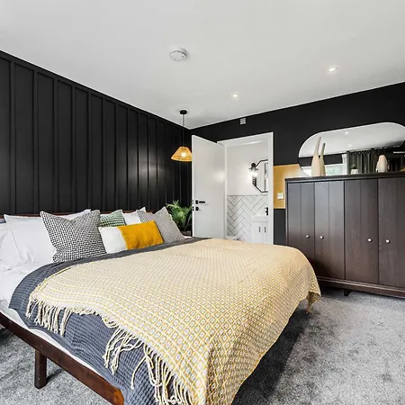 Casa vacanze Free Parking The Quays- Sleeps 8 By Genesis Living *