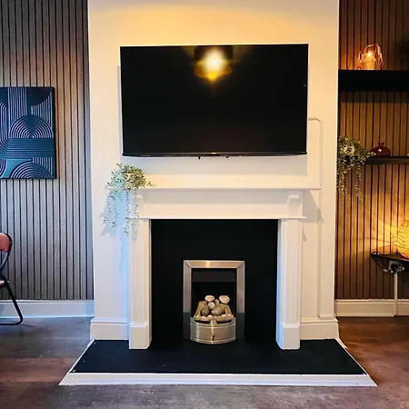 Spacious Victorian 5bedroom 5bathroom W Free Parking Holiday home Manchester
