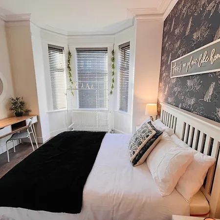 Spacious Victorian 5bedroom 5bathroom W Free Parking * Manchester
