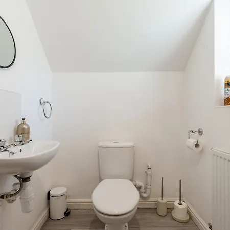 Dom wakacyjny Chic 4bd Abode - Free Parking - Snooker Manchester