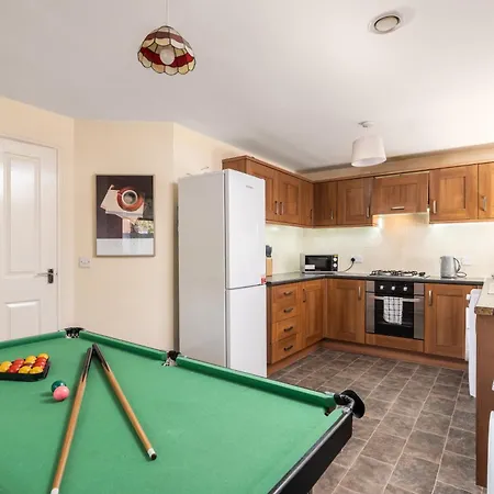 Chic 4bd Abode - Free Parking - Snooker Manchester