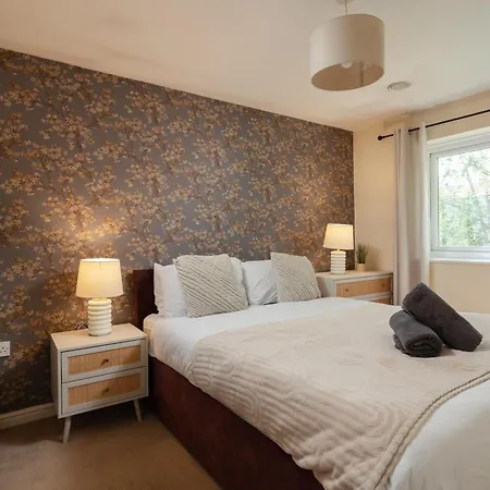 Chic 4bd Abode - Free Parking - Snooker Dom wakacyjny