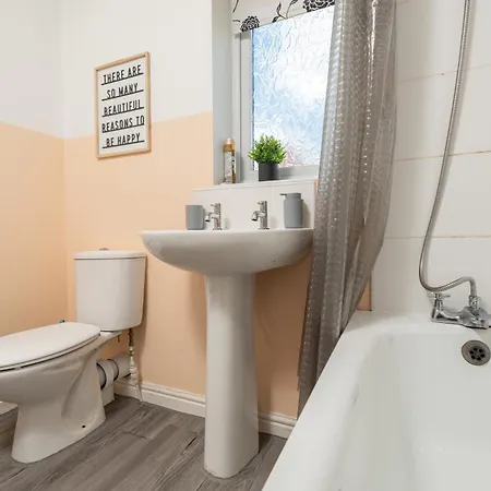 Chic 4bd Abode - Free Parking - Snooker Dom wakacyjny *