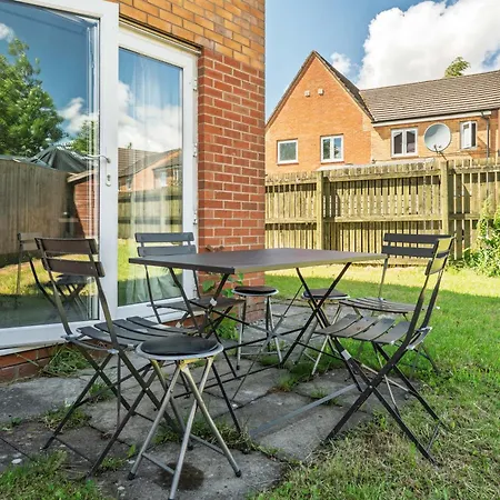 Chic 4bd Abode - Free Parking - Snooker