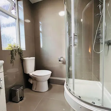 Spacious Victorian 5bedroom 5bathroom W Free Parking * Manchester
