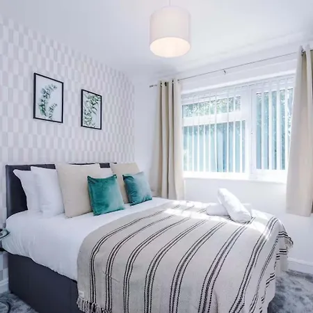 Comfortable & Spacious 3br House Near Coop Live Arena & Etihad Stadium With Free Parking - New Management Since Jan '26 Manchester