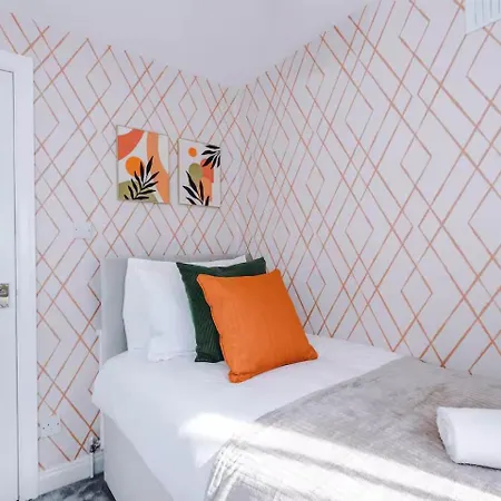 Comfortable & Spacious 3br House Near Coop Live Arena & Etihad Stadium With Free Parking - New Management Since Jan '26 Casa vacanze *