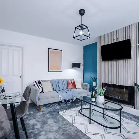 Casa vacanze Comfortable & Spacious 3br House Near Coop Live Arena & Etihad Stadium With Free Parking - New Management Since Jan '26