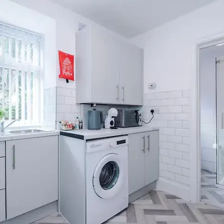Comfortable & Spacious 3br House Near Coop Live Arena & Etihad Stadium With Free Parking - New Management Since Jan '26 Casa vacanze