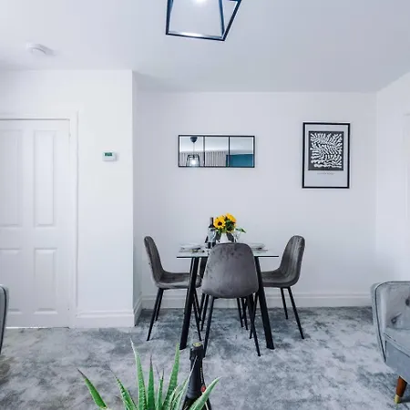 Comfortable & Spacious 3br House Near Coop Live Arena & Etihad Stadium With Free Parking - New Management Since Jan '26 Manchester