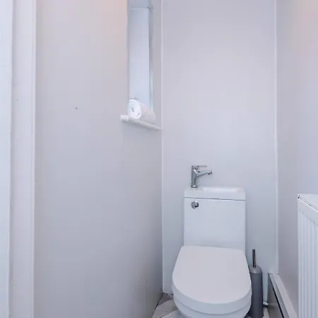 Σπίτι διακοπών Comfortable & Spacious 3br House Near Coop Live Arena & Etihad Stadium With Free Parking - New Management Since Jan '26 *