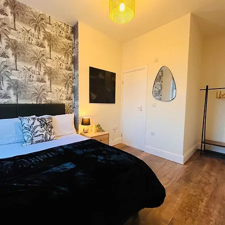 Holiday home Spacious Victorian 5bedroom 5bathroom W Free Parking Manchester