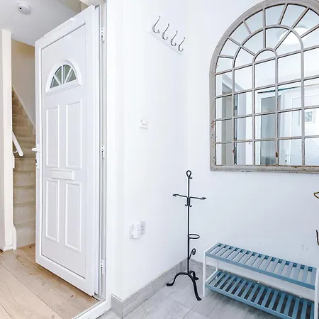Ancoats Eden Centre - Free Parking - Contractor Business - 2 Bath - 3 Bedroom Villa