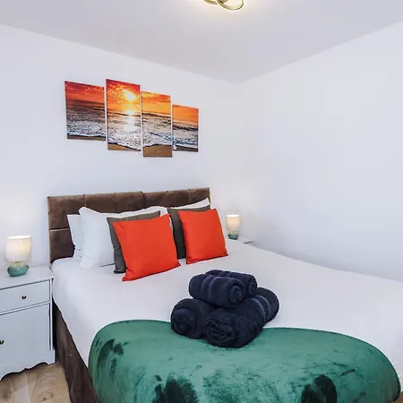Villa Ancoats Eden Centre - Free Parking - Contractor Business - 2 Bath - 3 Bedroom Manchester