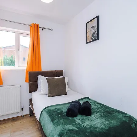 Villa Ancoats Eden Centre - Free Parking - Contractor Business - 2 Bath - 3 Bedroom *