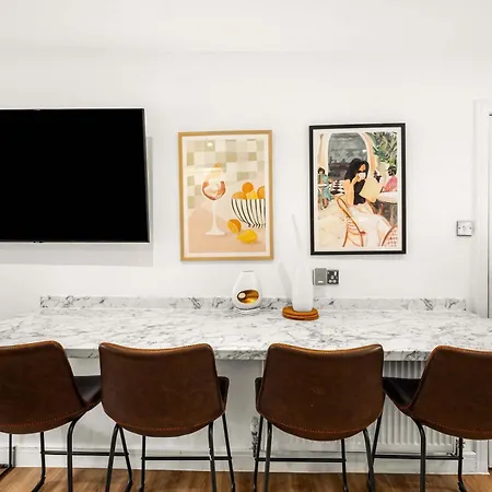 Free Parking The Quays- Sleeps 8 By Genesis Living Casa vacanze
