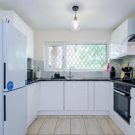 Ancoats Eden Centre - Free Parking - Contractor Business - 2 Bath - 3 Bedroom Villa *