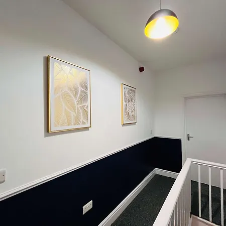 Spacious Victorian 5bedroom 5bathroom W Free Parking Manchester