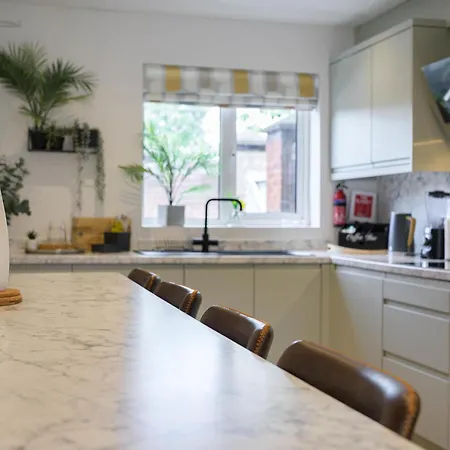 Free Parking The Quays- Sleeps 8 By Genesis Living Manchester