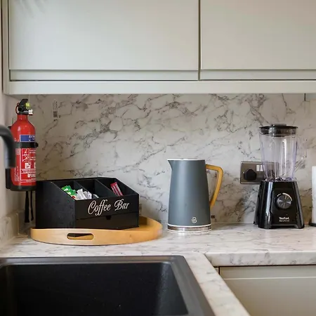 Free Parking The Quays- Sleeps 8 By Genesis Living Manchester