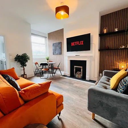 Spacious Victorian 5bedroom 5bathroom W Free Parking Manchester