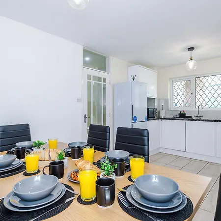 Ancoats Eden Centre - Free Parking - Contractor Business - 2 Bath - 3 Bedroom Villa