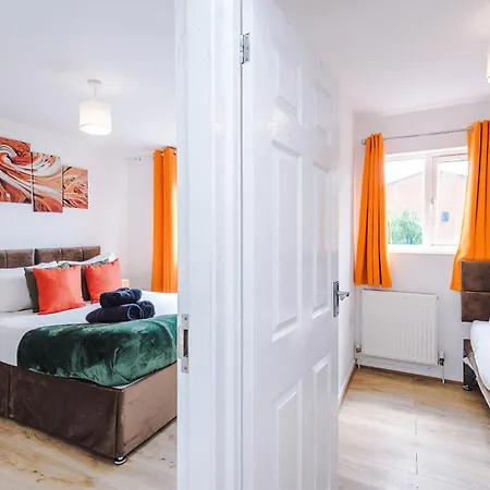 Villa Ancoats Eden Centre - Free Parking - Contractor Business - 2 Bath - 3 Bedroom *
