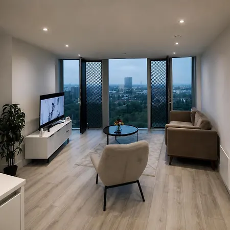 Modern 2 Bed Penthouse With Stunning Views In Center