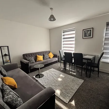 1 Bedroom Flat - Airport - 7 Mins To Man - Staycations & Business Stays! דירה *