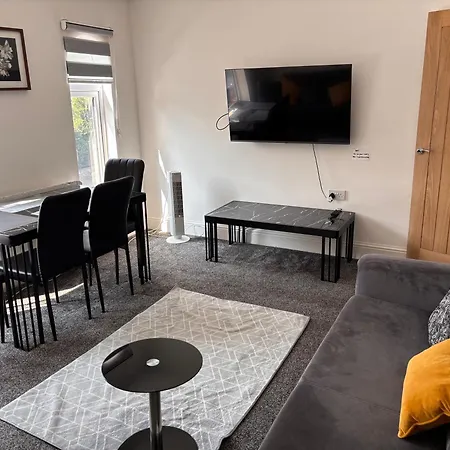 1 Bedroom Flat - Airport - 7 Mins To Man - Staycations & Business Stays! מנצ'סטר