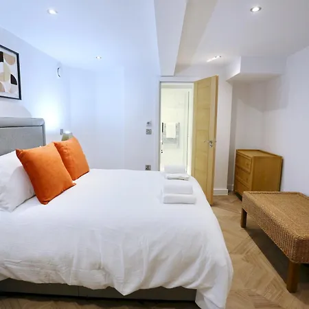 New Build Duplex Near Ao Arena - Pass The Keys Apartament