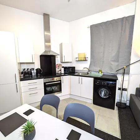 Stylish 2 Bedroom-free Parking