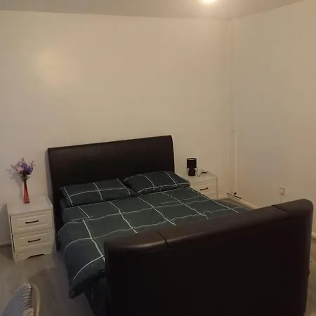 1 Bed Flat In Near Centre Manchester