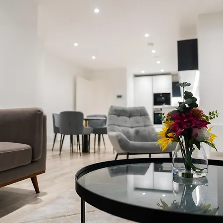 Modern 2 Bed Penthouse With Stunning Views In Center * Manchester